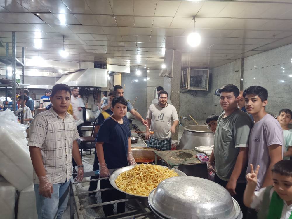 گزارش پخت و توزیع غذا به مناسبت عید سعید غدیر خم 16 تیر 1402