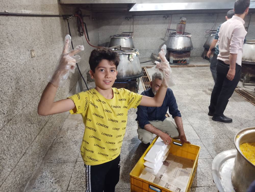 گزارش پخت و توزیع غذا به مناسبت عید سعید غدیر خم 16 تیر 1402
